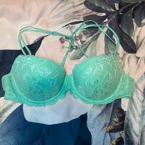 PINK mint lace Date Push-Up bra. Convertible straps. Size 36B. Like New.